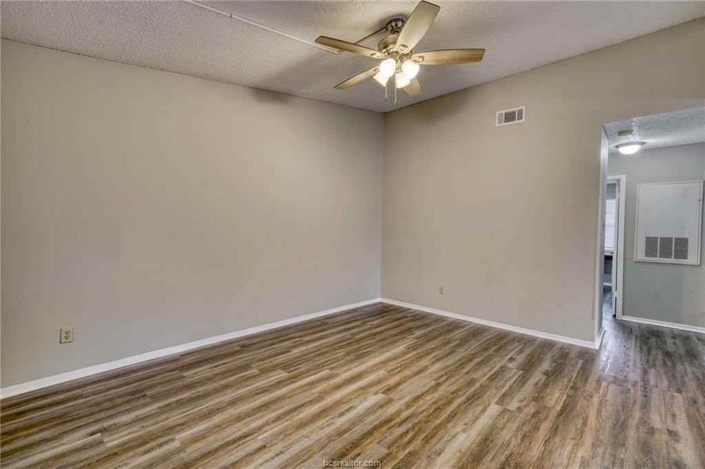 713 Wellesley Ct Apt D #D - Photo 3 of 13