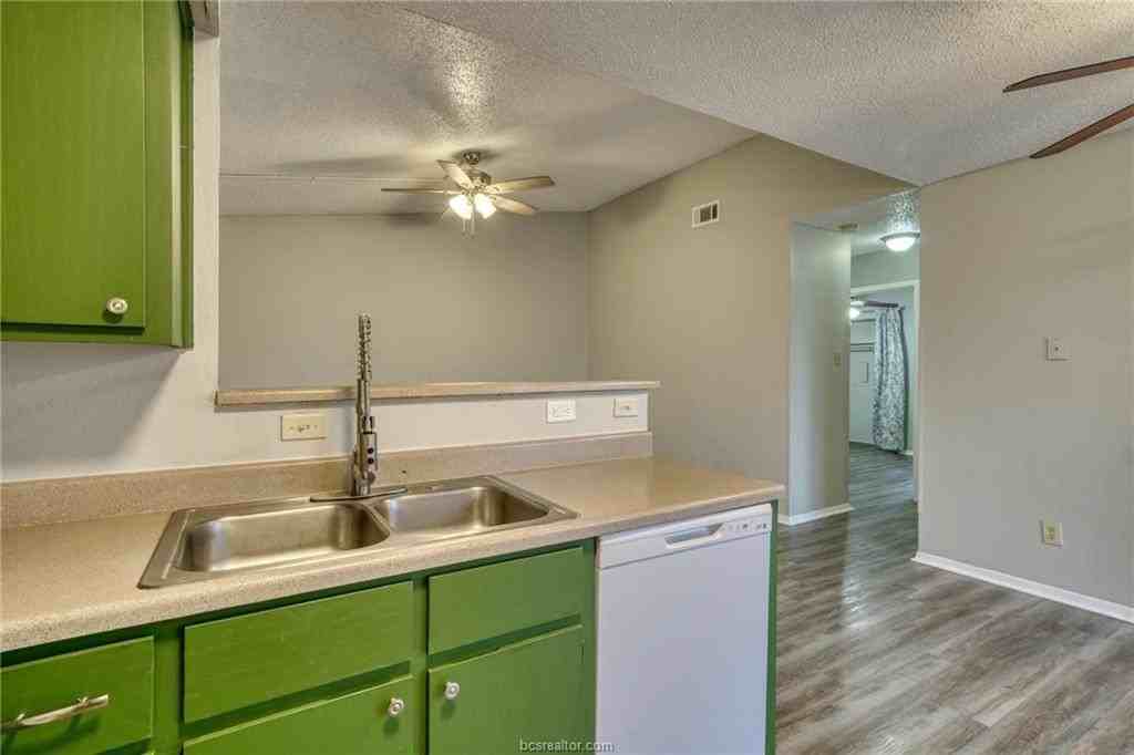 713 Wellesley Ct Apt D #D - Photo 7 of 13