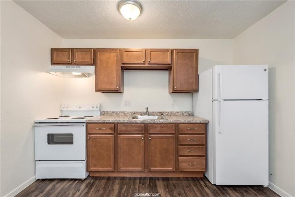 4305 College Main St Apt 10 #10 - Photo 3 of 9