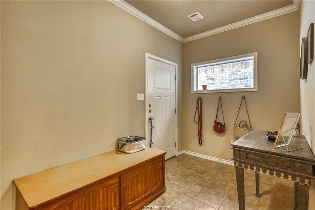 3114 Claremont Dr - Photo 5 of 25