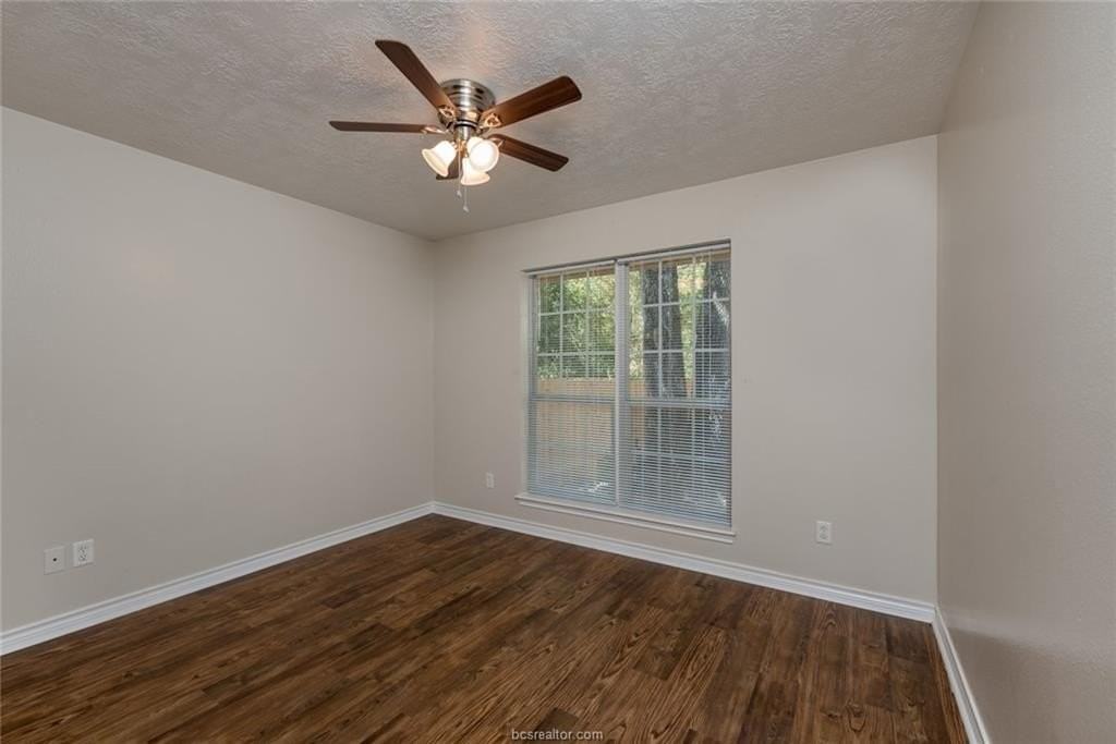 2402 Jaguar Ct - Photo 3 of 19