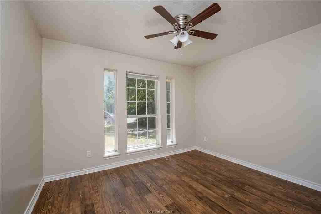 2402 Jaguar Ct - Photo 4 of 19