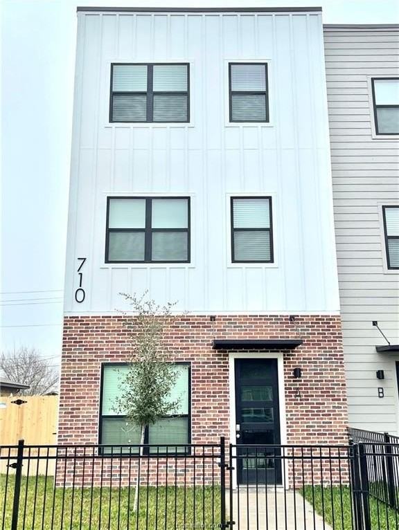 710 Vassar Ct Apt A #A - Photo 2 of 26