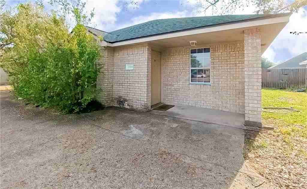 2304 Antelope Ln - Photo 3 of 16