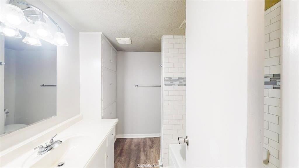 3800 E 29th St Apt 11 #11 - Photo 4 of 20