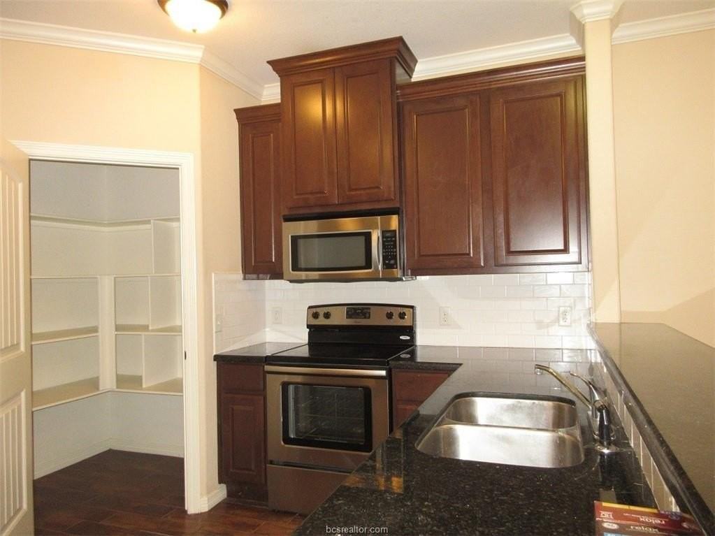 103 Richards St - Photo 2 of 20