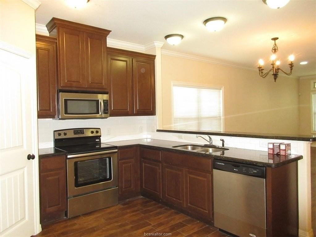 103 Richards St - Photo 3 of 20