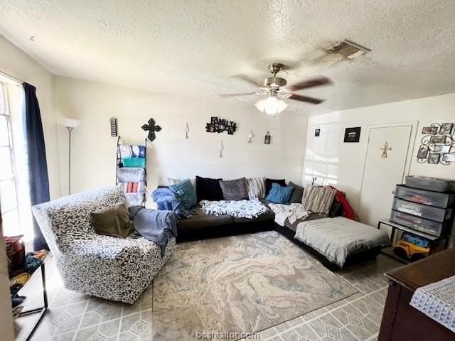 701 Llano Pl - Photo 2 of 9