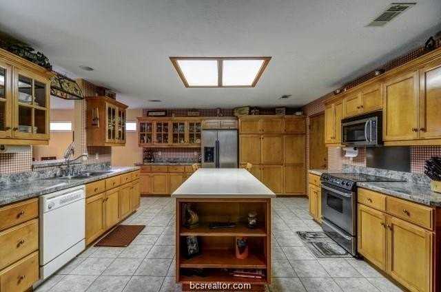 3017 Adrienne Dr - Photo 5 of 15