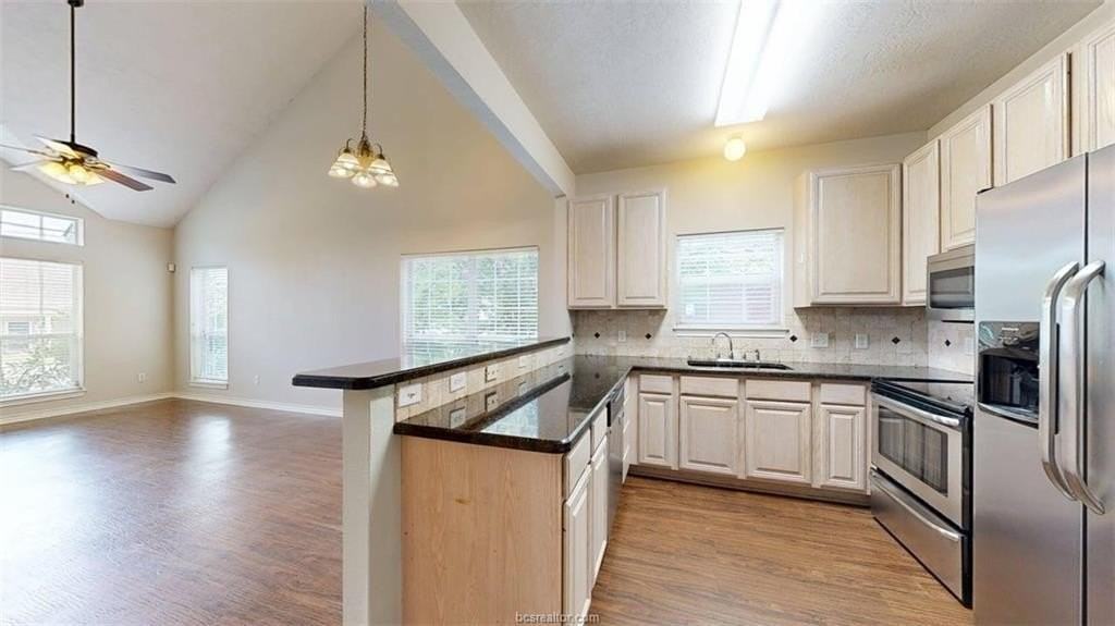 1604 Park Pl - Photo 7 of 26