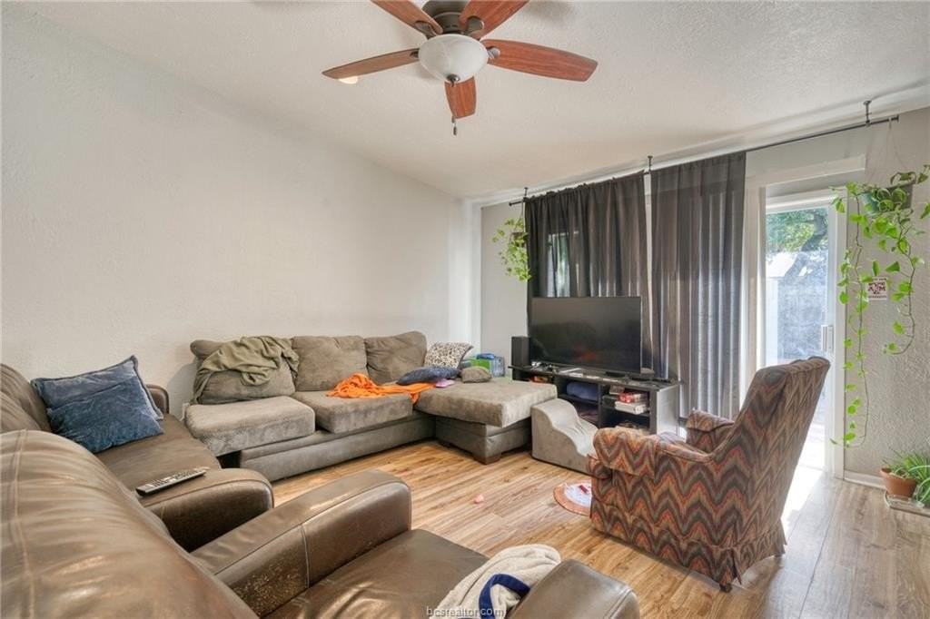 1410 Clement Ct - Photo 3 of 16