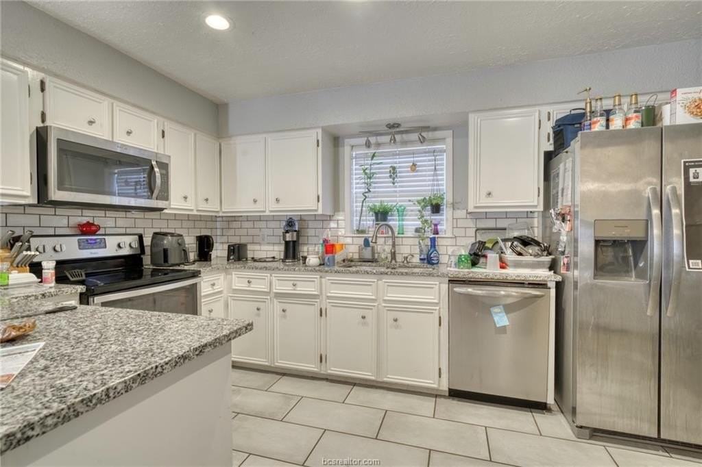 1410 Clement Ct - Photo 6 of 16