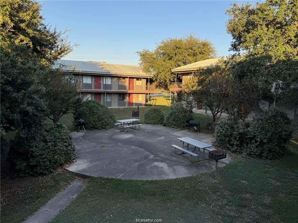 1555 Stacey St Apt 6 #6 - Photo 2 of 10