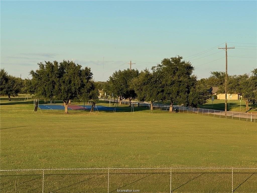 1555 Stacey St Apt 6 #6 - Photo 4 of 10