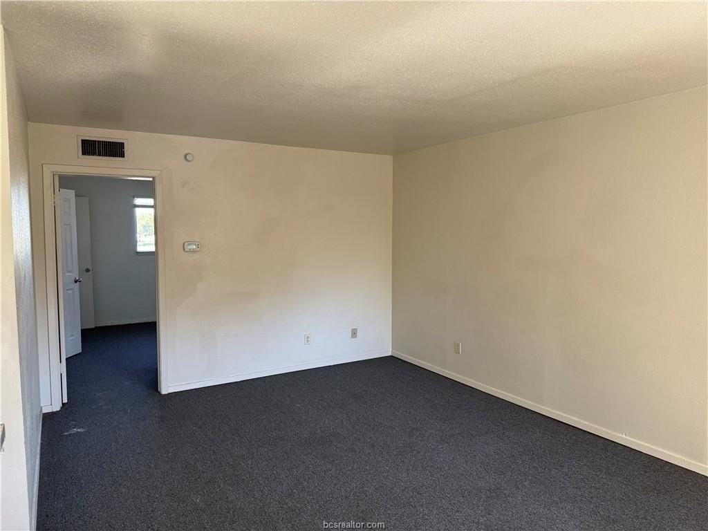 1555 Stacey St Apt 6 #6 - Photo 5 of 10