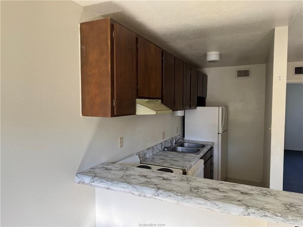 1555 Stacey St Apt 6 #6 - Photo 6 of 10