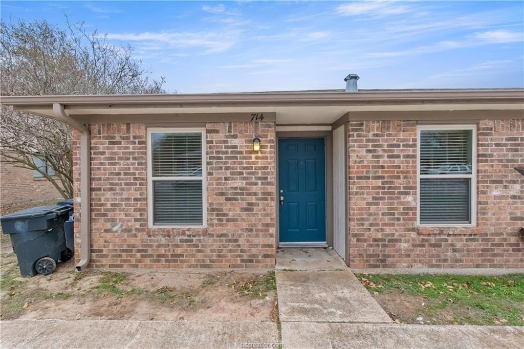 714 San Benito Dr - Photo 3 of 20