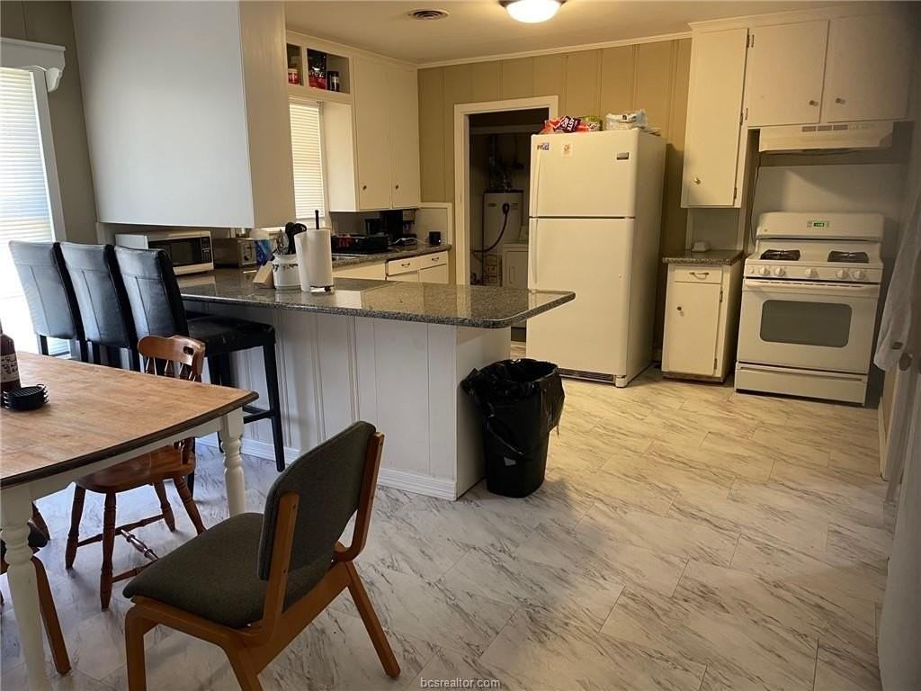 4400 Oaklawn St - Photo 6 of 7