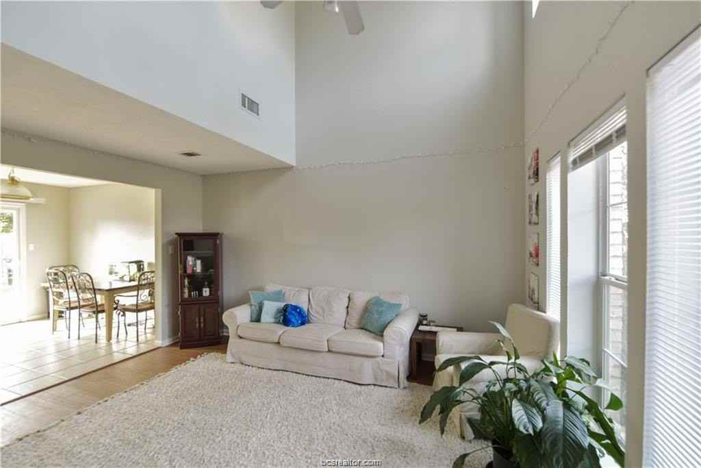 2427 Pintail Loop - Photo 4 of 20