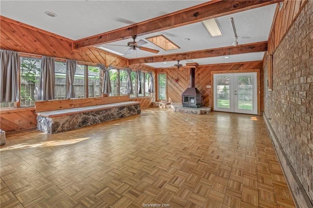 902 Holik Dr - Photo 4 of 18