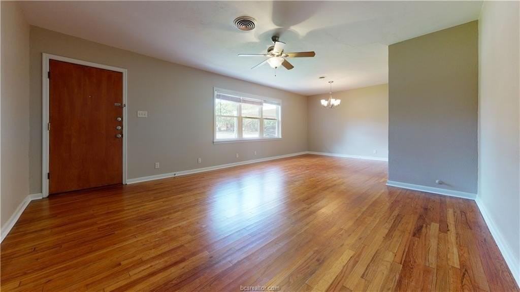 806 Gilchrist Ave - Photo 4 of 34