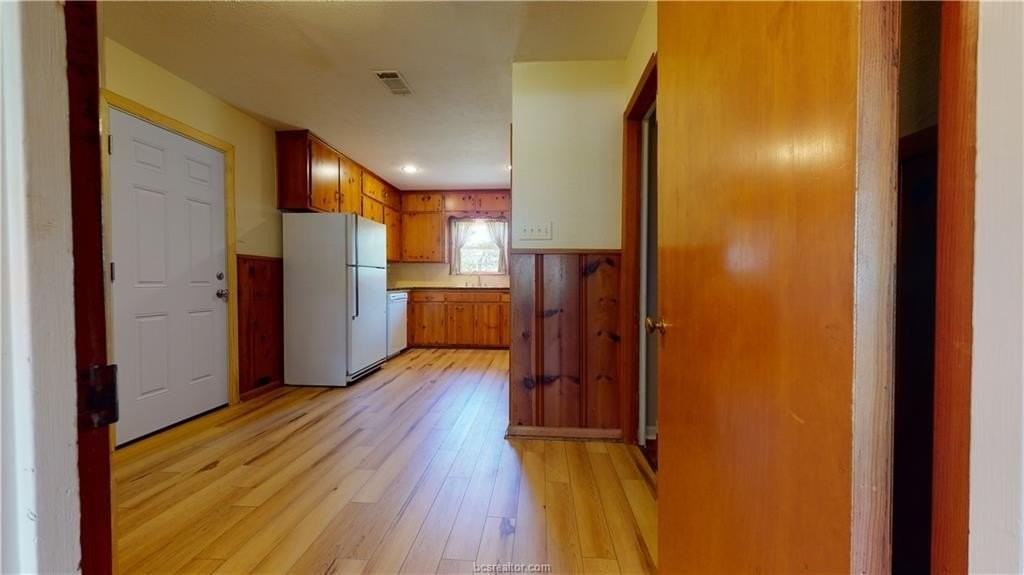 806 Gilchrist Ave - Photo 7 of 34