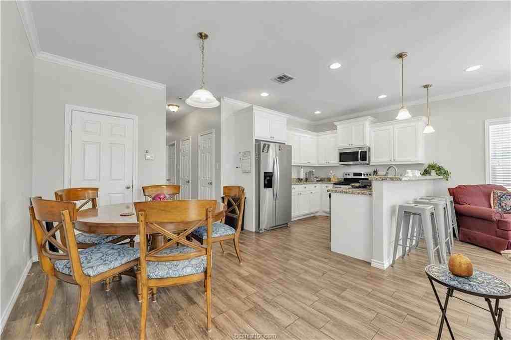 117 Sterling St - Photo 2 of 26