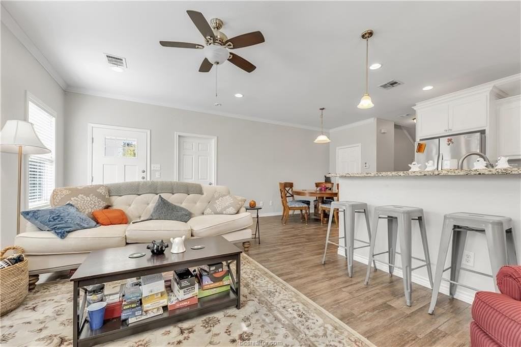 117 Sterling St - Photo 5 of 26