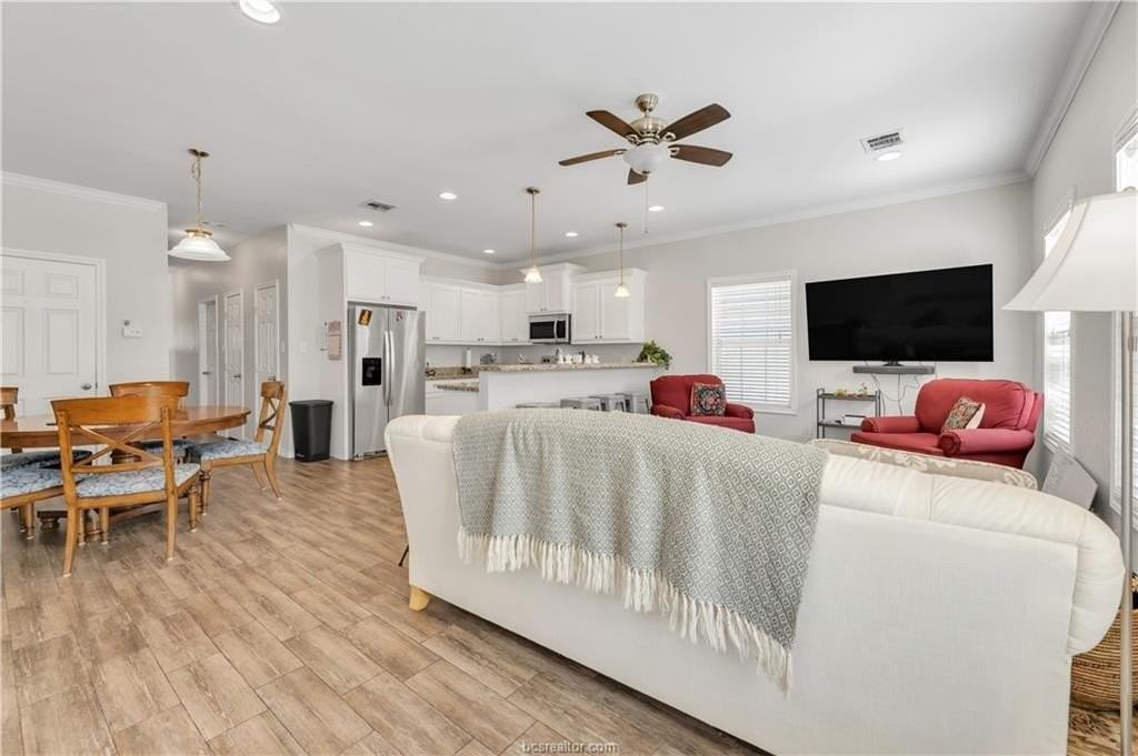 117 Sterling St - Photo 6 of 26