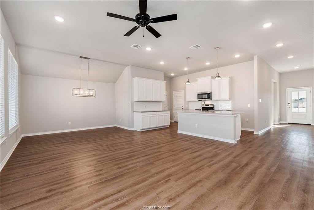 3185 Normandy Way - Photo 3 of 16