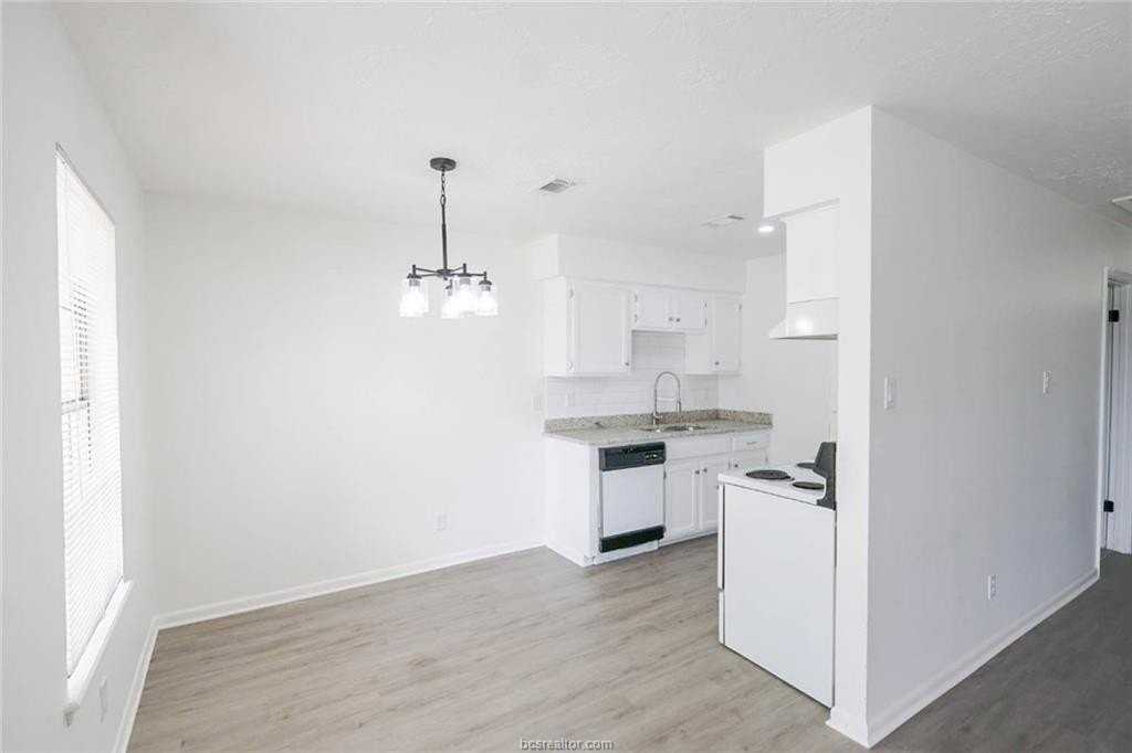 1202 Airline Dr - Photo 4 of 17