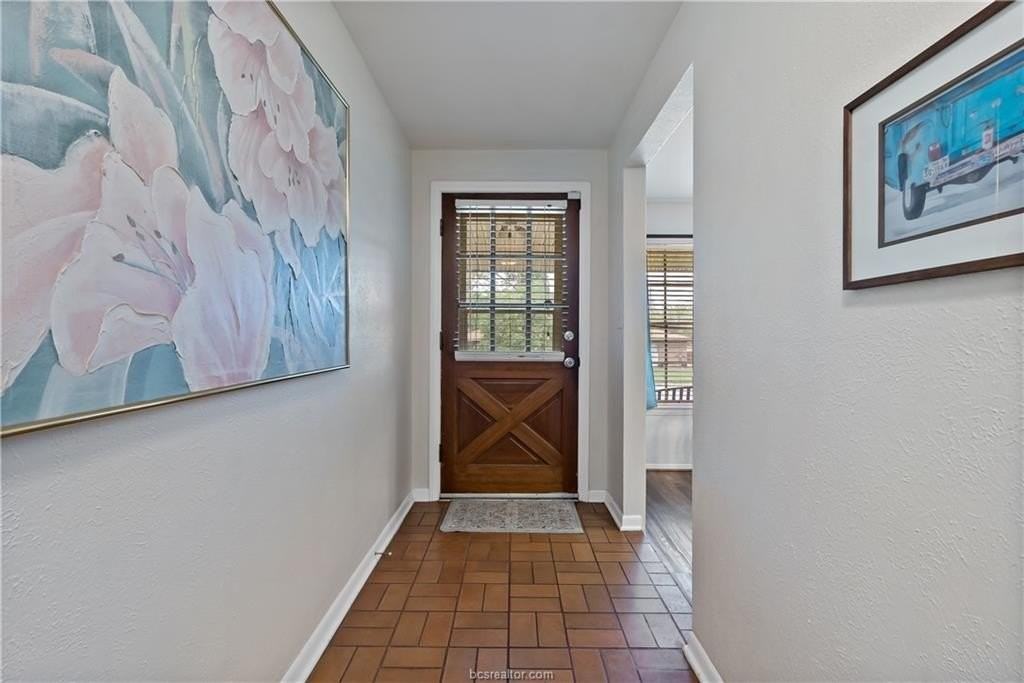 1216 Glade St - Photo 4 of 20