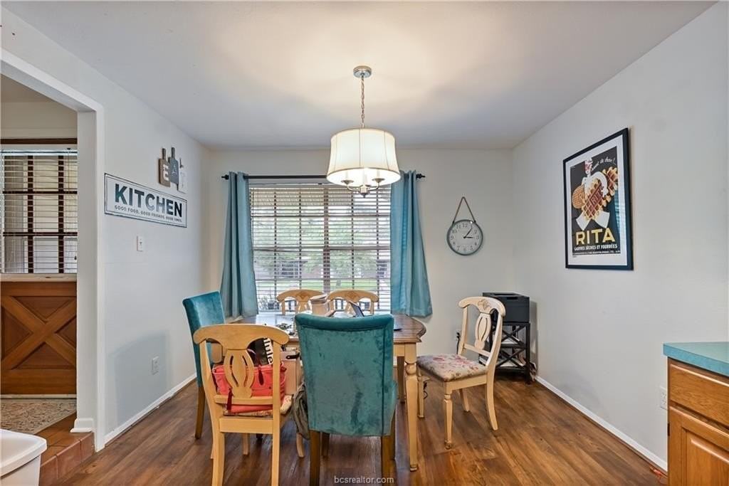 1216 Glade St - Photo 5 of 20