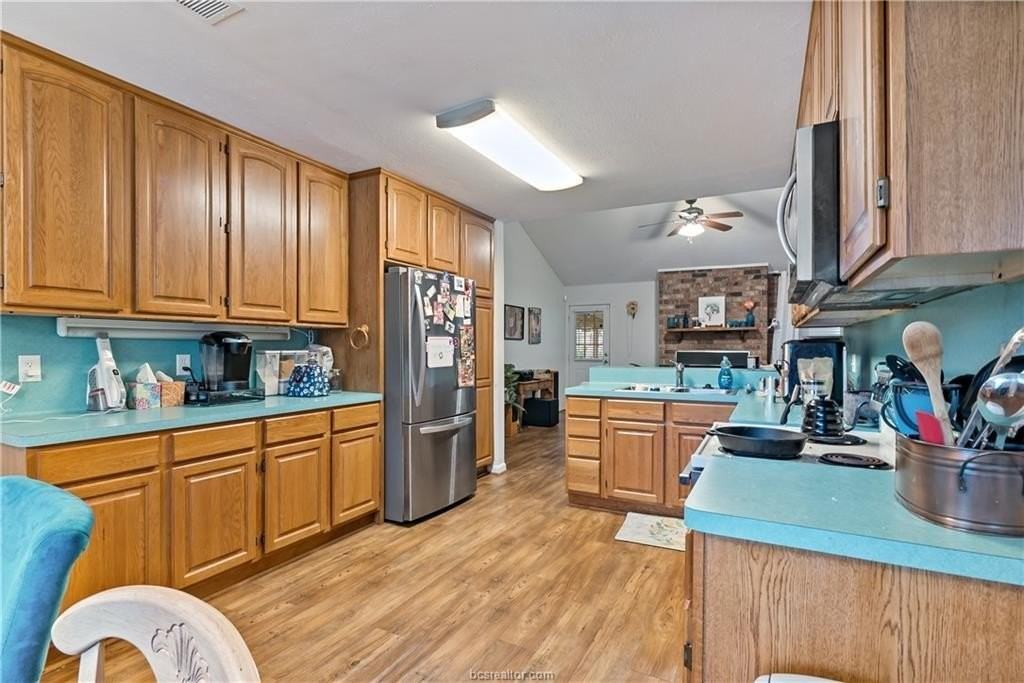 1216 Glade St - Photo 6 of 20