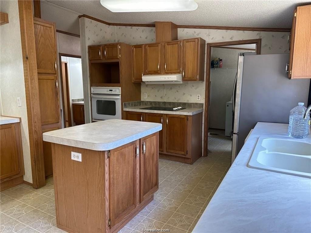 3180 Henderson Road - Photo 4 of 10