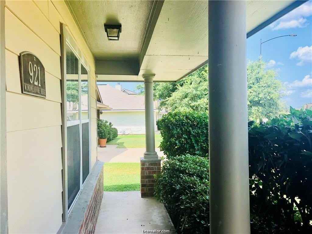 921 Windmeadows Dr - Photo 2 of 19