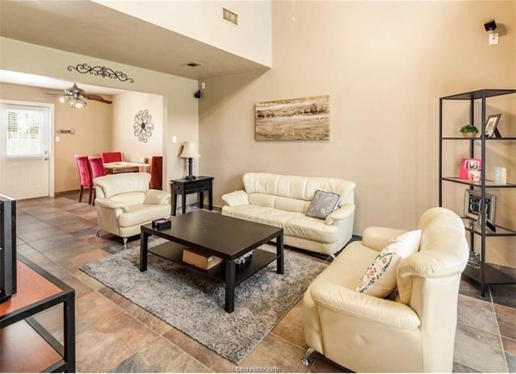 2443 Pintail Loop - Photo 2 of 13