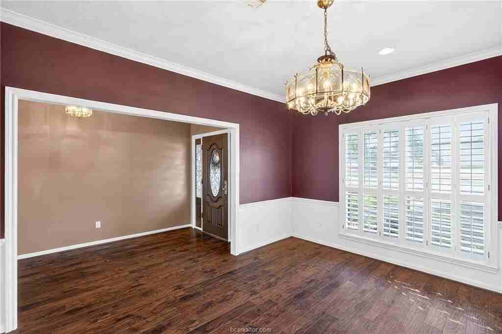 207 Hearthstone Cir - Photo 3 of 35