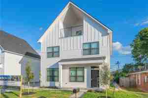 featured image of 216 Richards St