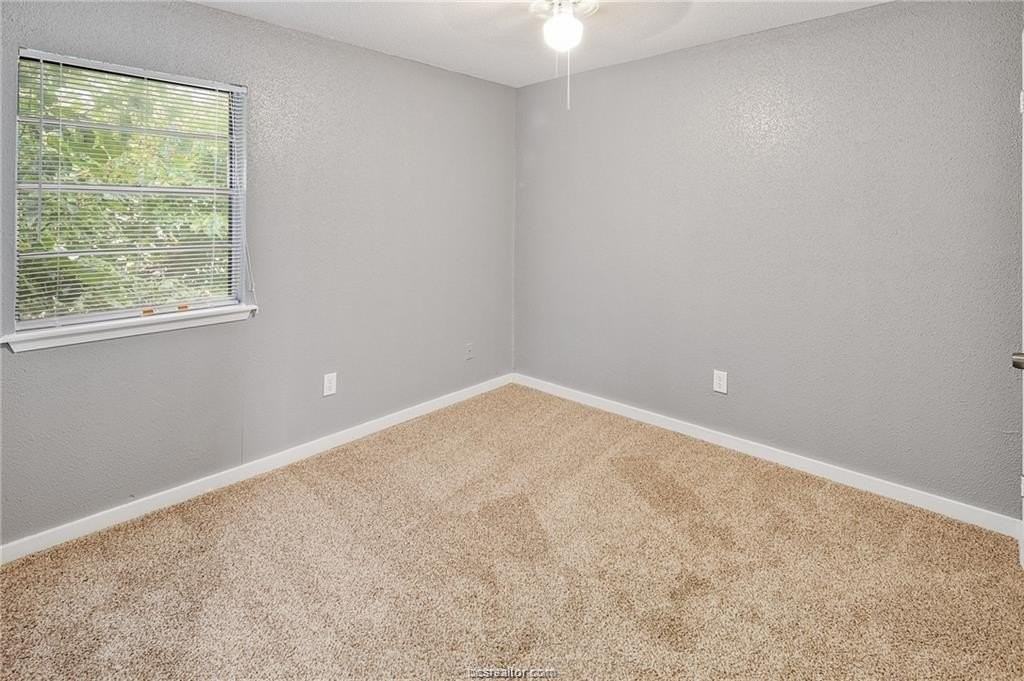 1601 Brentwood Dr Apt A #A - Photo 4 of 20