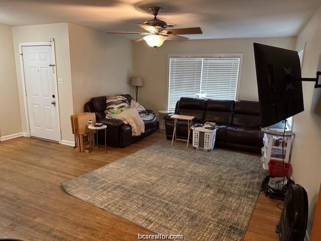 313 Laurel St - Photo 3 of 17