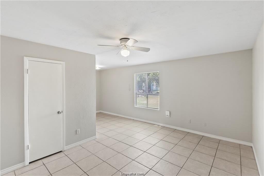 2815 Cypress Bend Cir Apt B #B - Photo 3 of 27