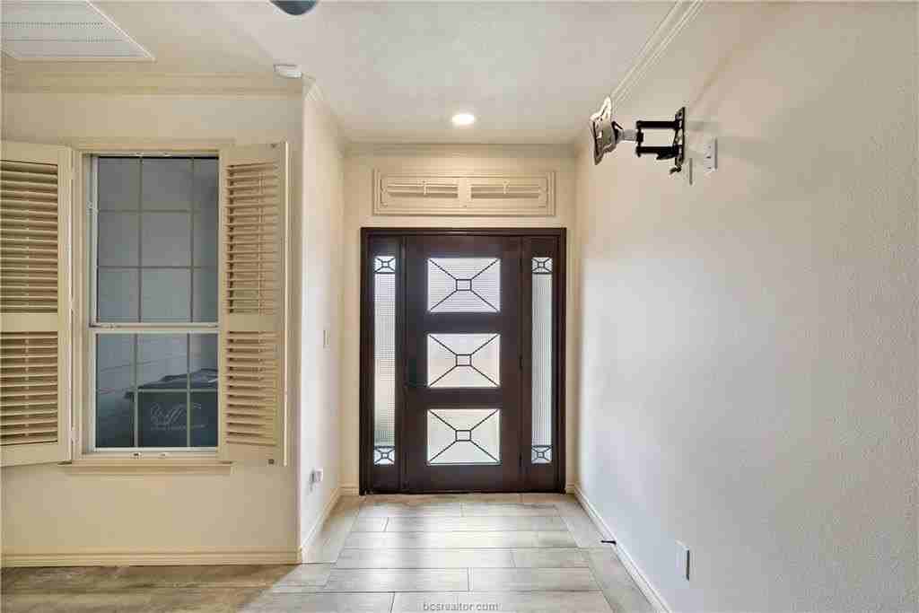 1615 Culture Ln - Photo 4 of 37