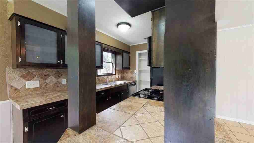 1418 Magnolia Dr - Photo 5 of 30