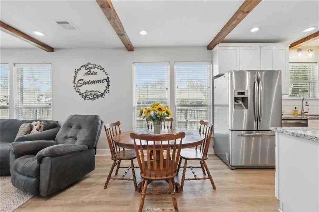 105 N Haswell Dr - Photo 6 of 19