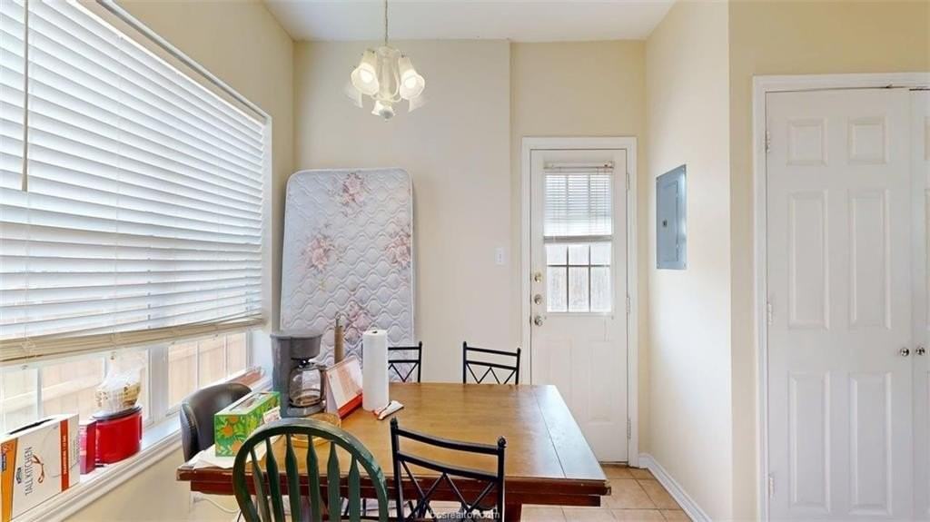 301 Nimitz St Apt F - Photo 6 of 19