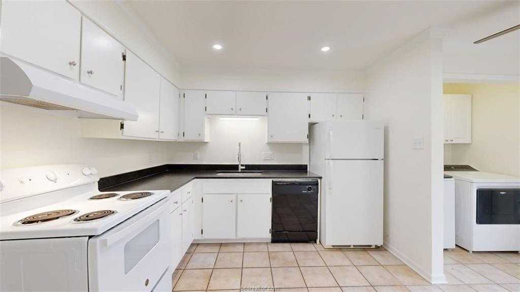 1603 Cloverdale Ct - Photo 4 of 17