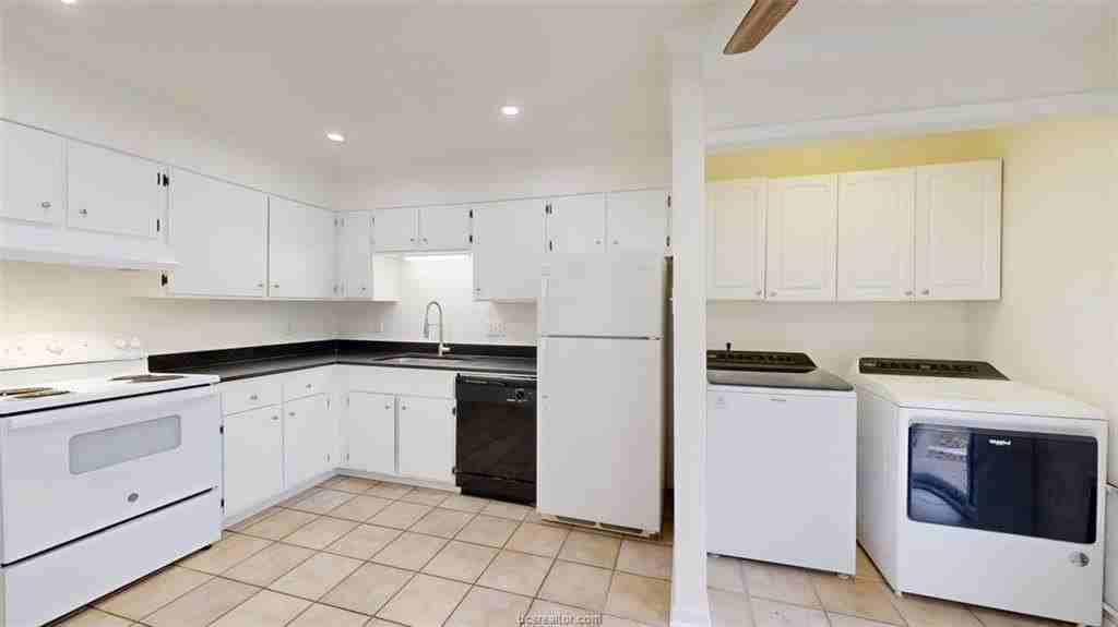 1603 Cloverdale Ct - Photo 5 of 17