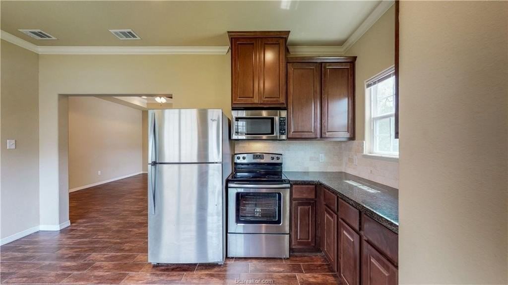 111 Southland St - Photo 7 of 40