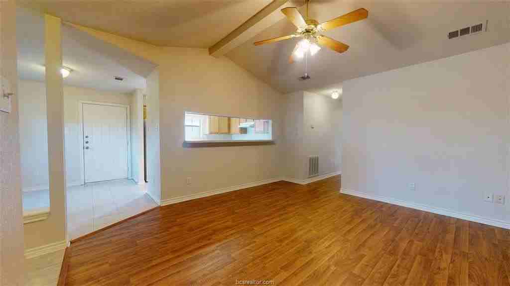 926 Crepe Myrtle St - Photo 4 of 17